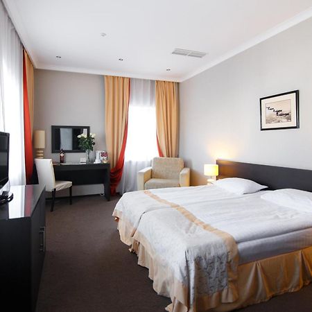 Optima Kropyvnytskyi Hotel Buitenkant foto