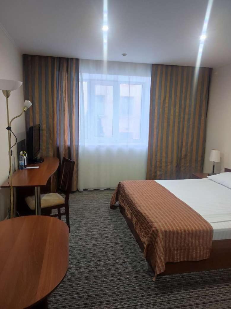Optima Kropyvnytskyi Hotel Buitenkant foto