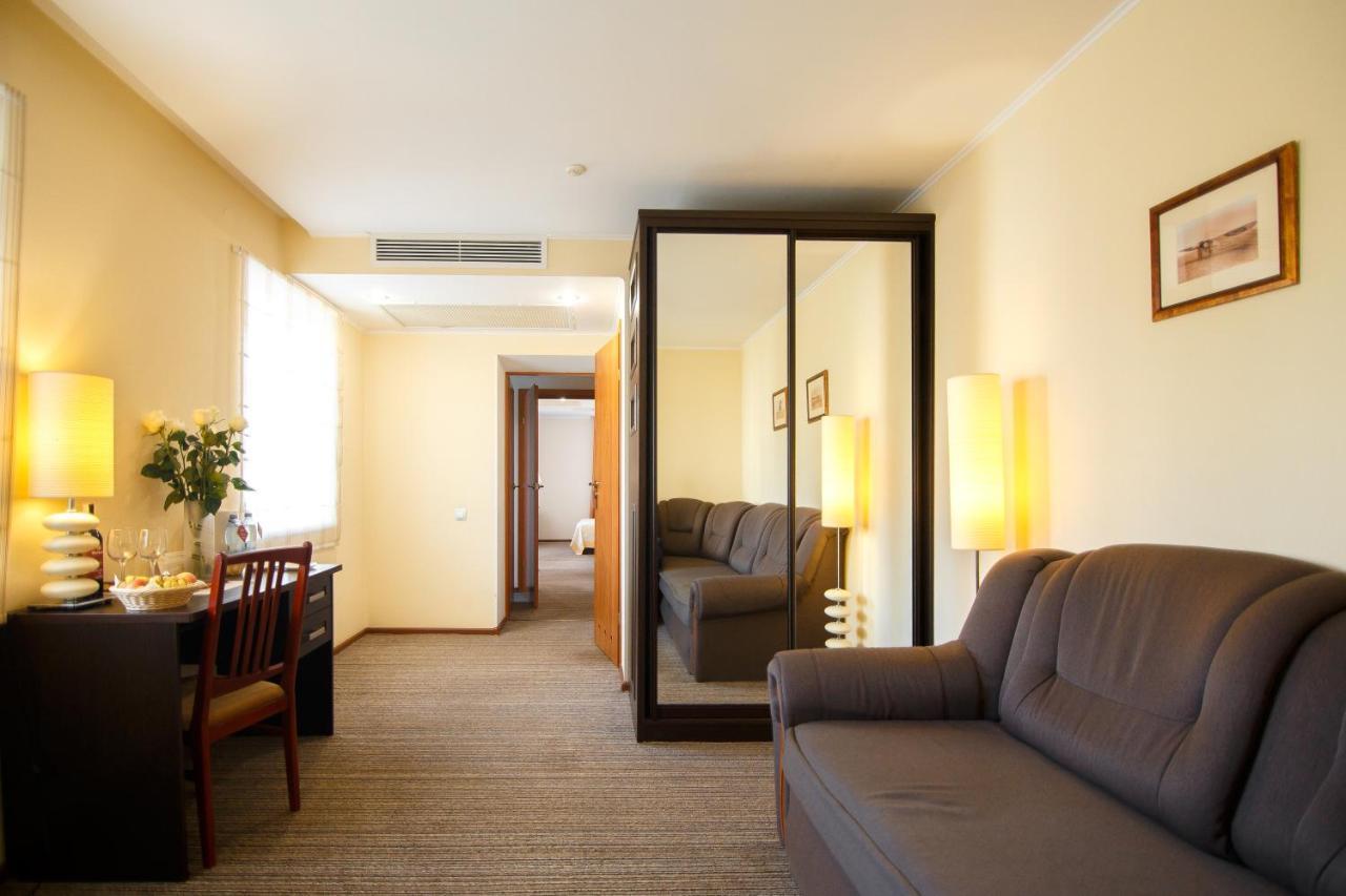 Optima Kropyvnytskyi Hotel Buitenkant foto