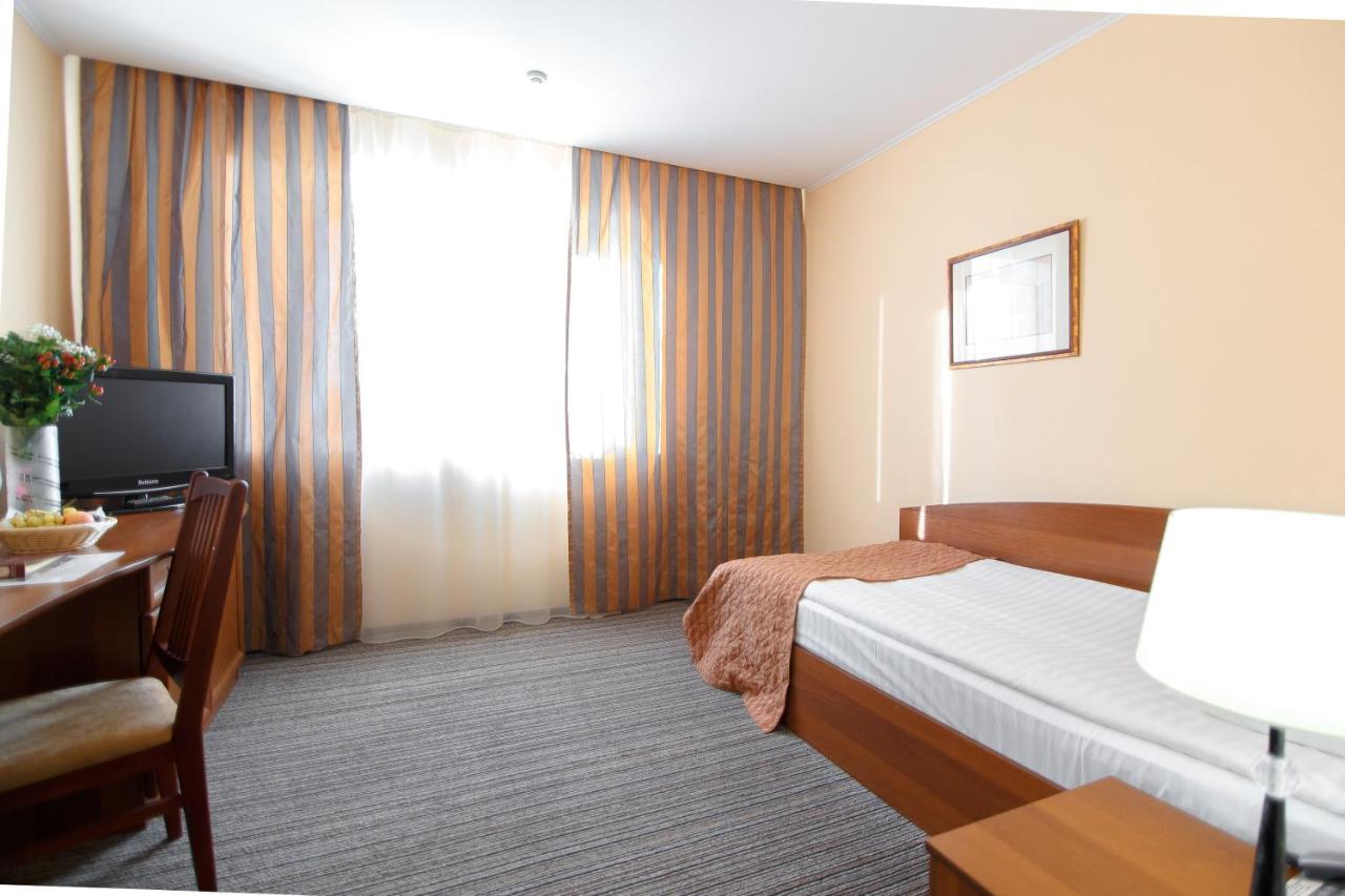 Optima Kropyvnytskyi Hotel Buitenkant foto