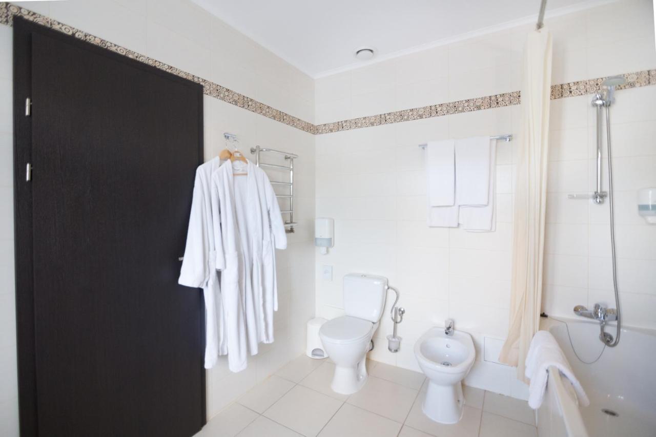 Optima Kropyvnytskyi Hotel Buitenkant foto