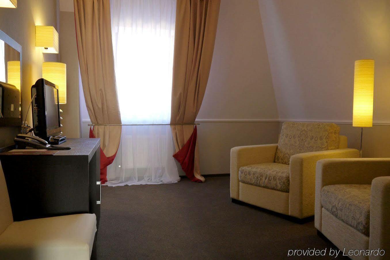 Optima Kropyvnytskyi Hotel Buitenkant foto